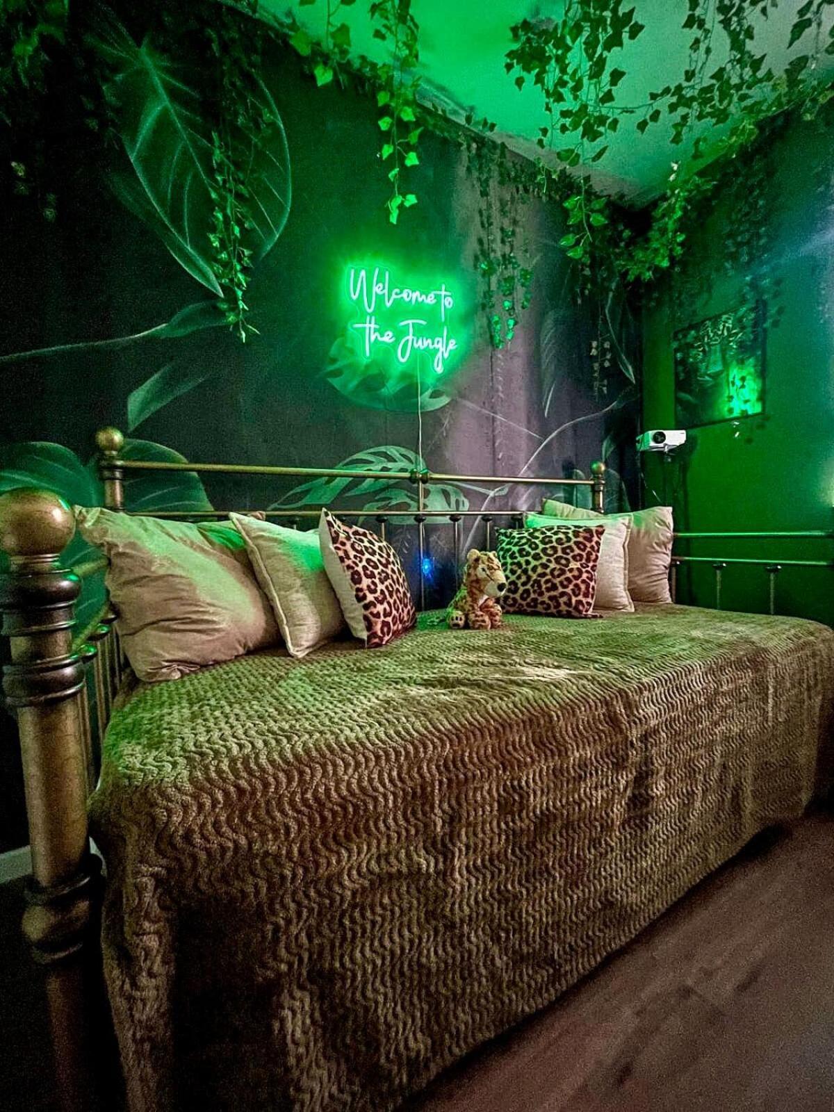Wild Romance Hideaway 5 Min Away From Downtown Apartment *